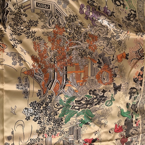 Chinese queen size bedspread, like new - Picture 2 of 5